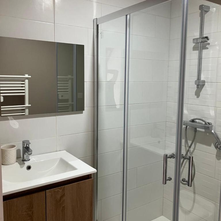 Chambre et sdb avec entrée privative - Chambre Double avec Salle de Bains Privative - 5