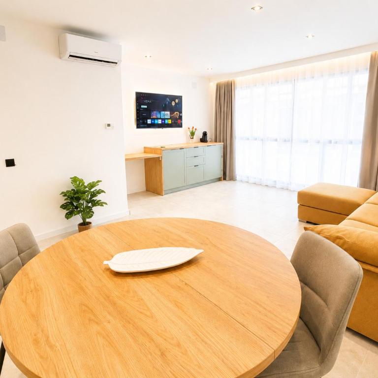 AH Rentals - Superior Double Room - 5