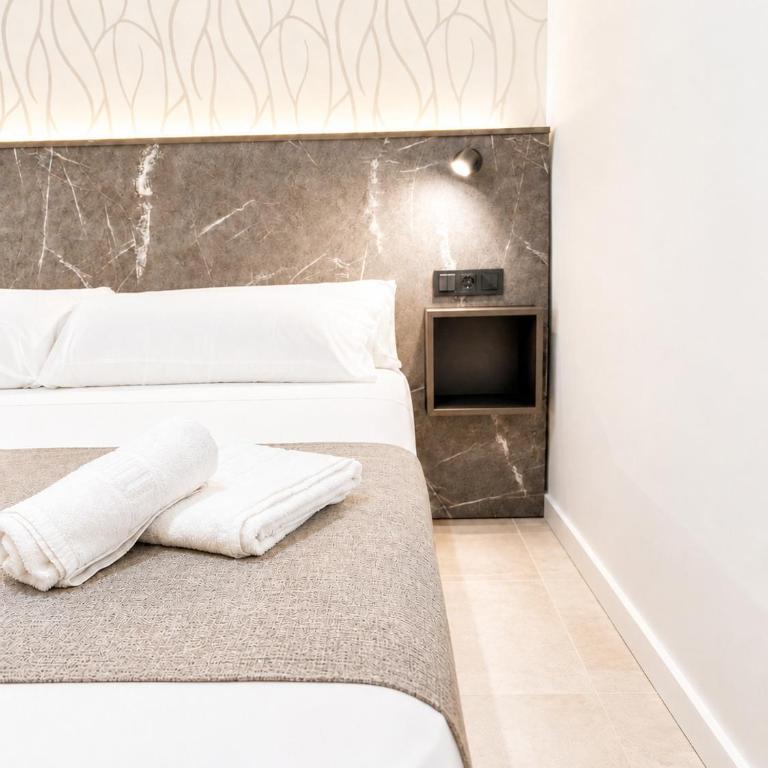 AH Rentals - Superior Double Room - 8