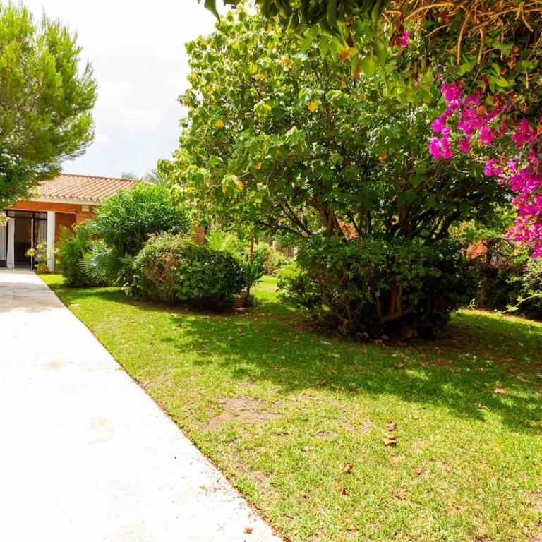 142 - Oasis Villa with Private Pool & Tropical Garden close to the Beach - Villa - 54