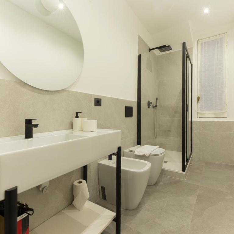 JOIVY Spacious 5-Bedroom Flat with Balcony in Central Genoa - Appartamento con 5 Camere da Letto - 23