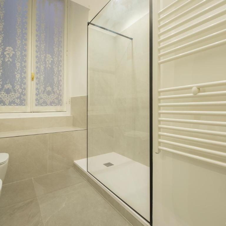 JOIVY Spacious 5-Bedroom Flat with Balcony in Central Genoa - Appartamento con 5 Camere da Letto - 25