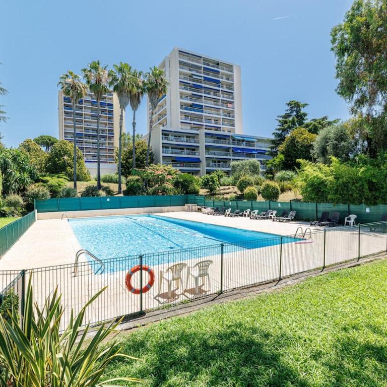 Beautiful 2 rooms Swimming pool, parking space and air conditioning - One-Bedroom Apartment - 13