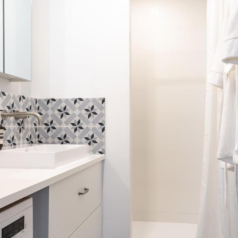Elegant & Quiet Canal Saint-Martin Retreat - Appartement - 16