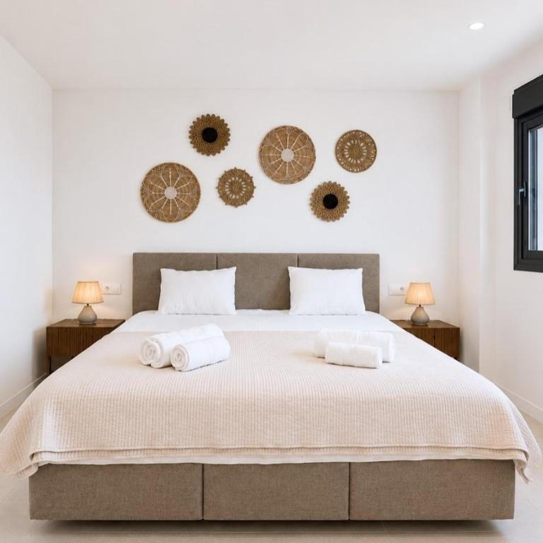 Elegant Estepona Retreat with terrace, pools & gym - Three-Bedroom Apartment - 21