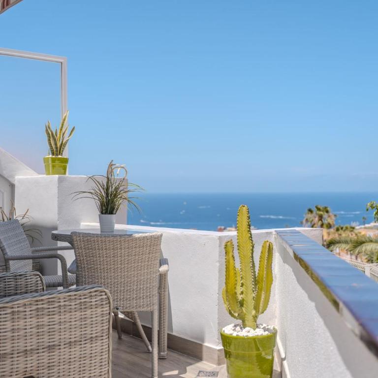 Charming 1-Bedroom Apartment with Ocean Views in Costa Adeje - Apartment - 2