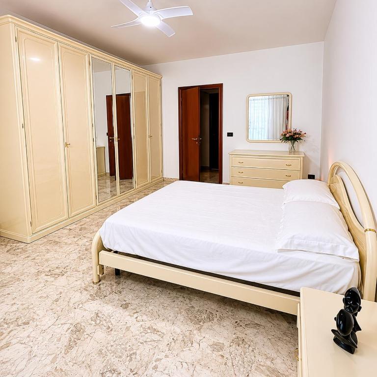 Double Room with Private Bathroom 6 Minutes from the Sea - Camera Matrimoniale - 3