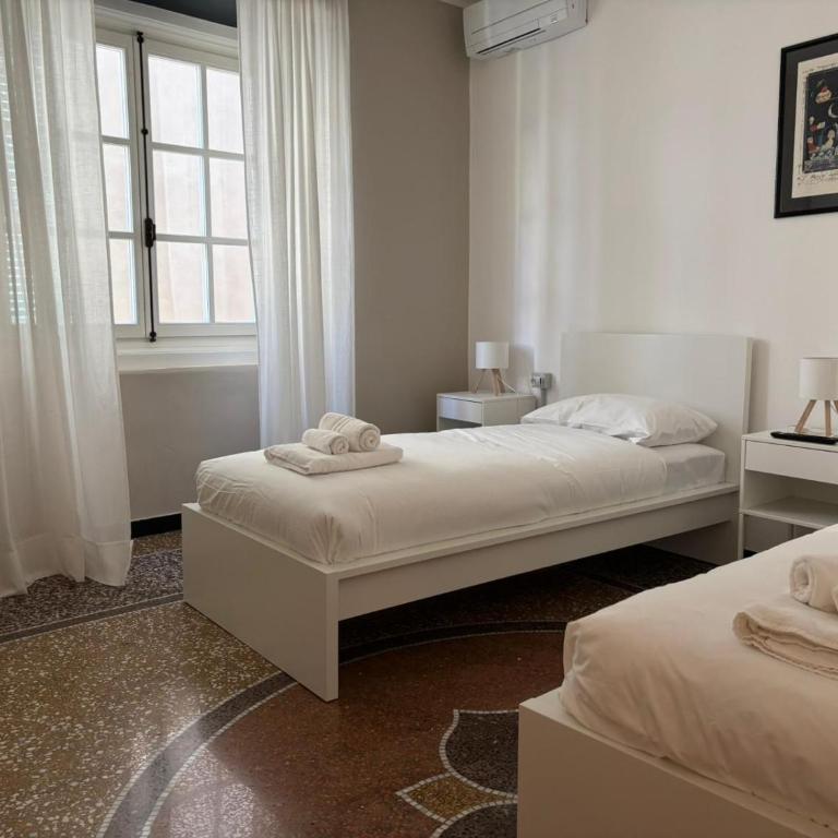 Happy Family Apartments Historical Luxury B - Appartamento con 2 Camere da Letto - 4