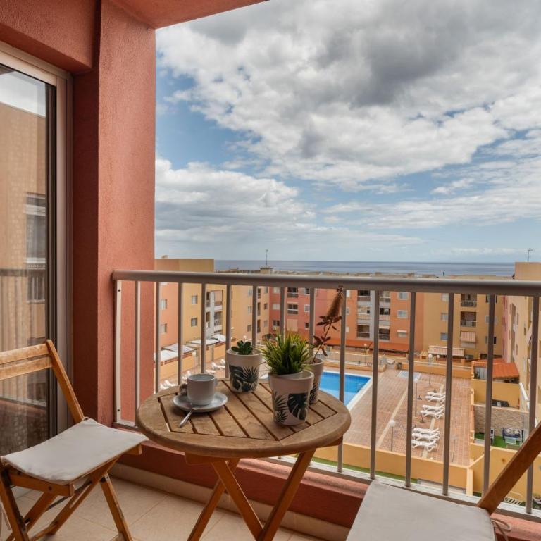 Charming Apartment with Pool View in Candelaria, Spain - Apartment - 6