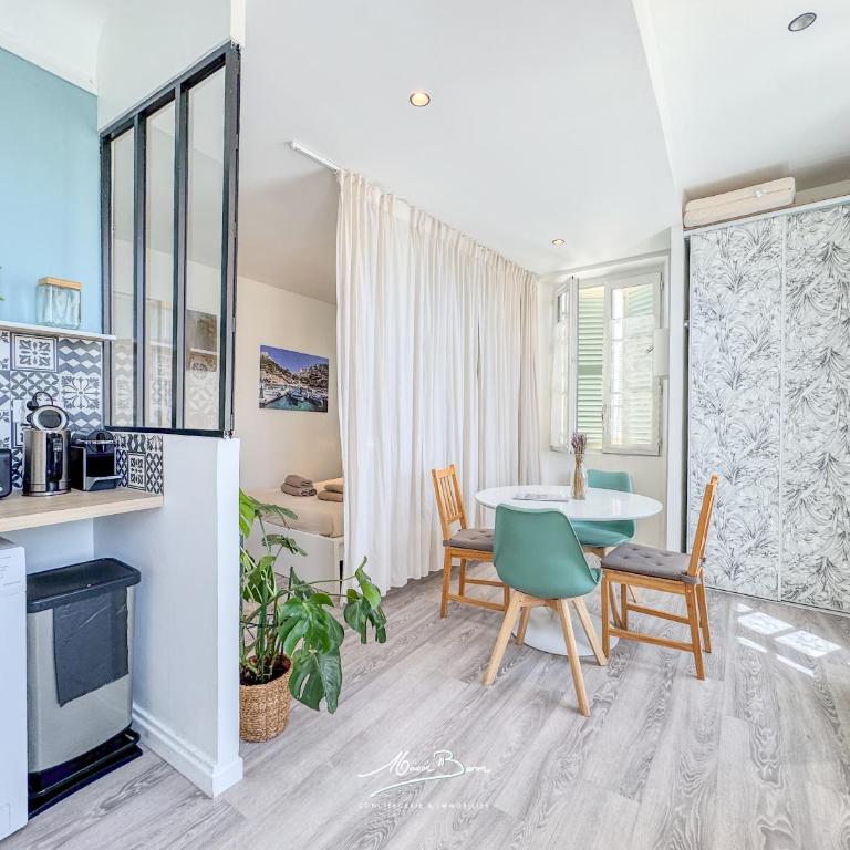 Studio Cosy et Central à Toulon, Vue sur les Halles, 2 couchages - One-Bedroom Apartment - 13