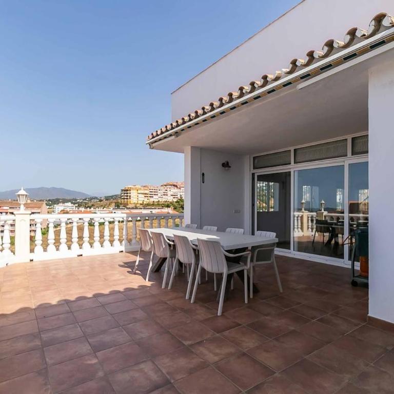 143 - Spacious Villa with Private Pool & Stunning Views - Villa - 47