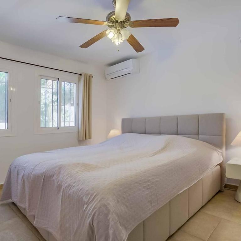 143 - Spacious Villa with Private Pool & Stunning Views - Villa - 25