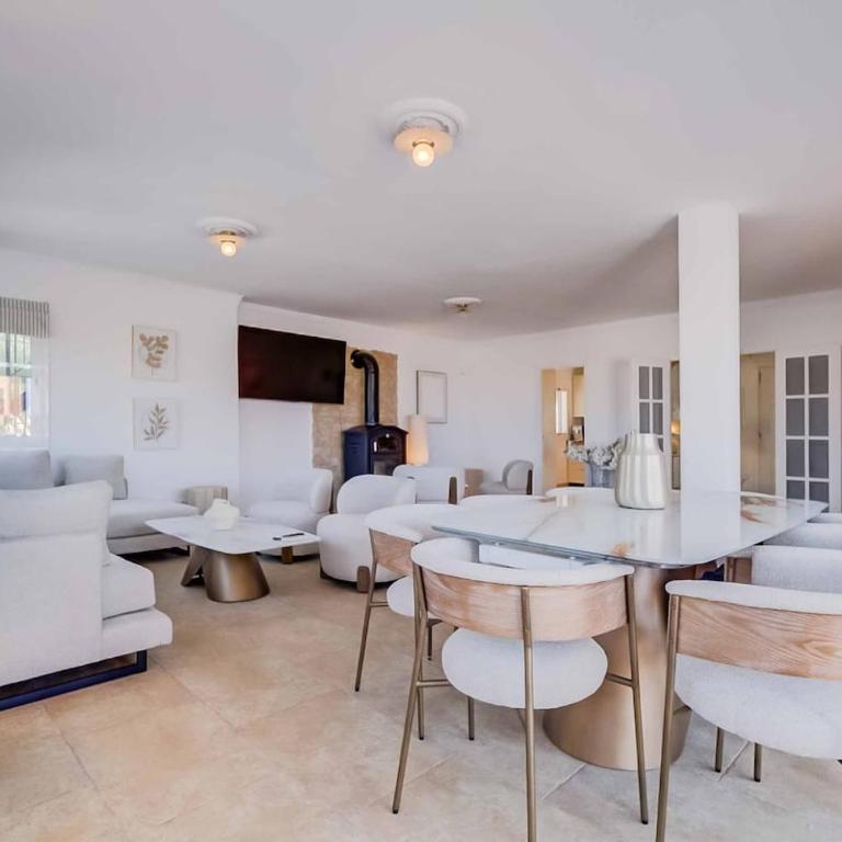 143 - Spacious Villa with Private Pool & Stunning Views - Villa - 8