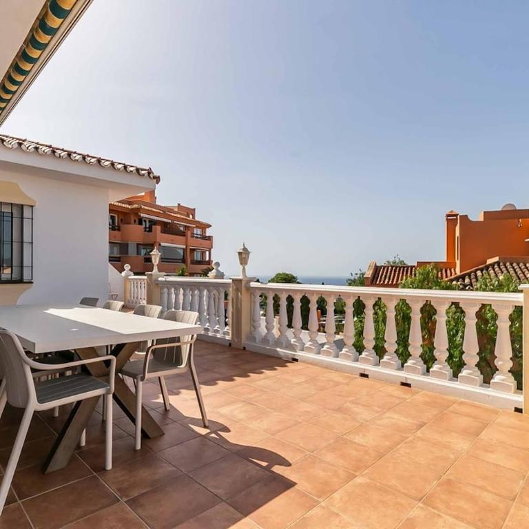 143 - Spacious Villa with Private Pool & Stunning Views - Villa - 40
