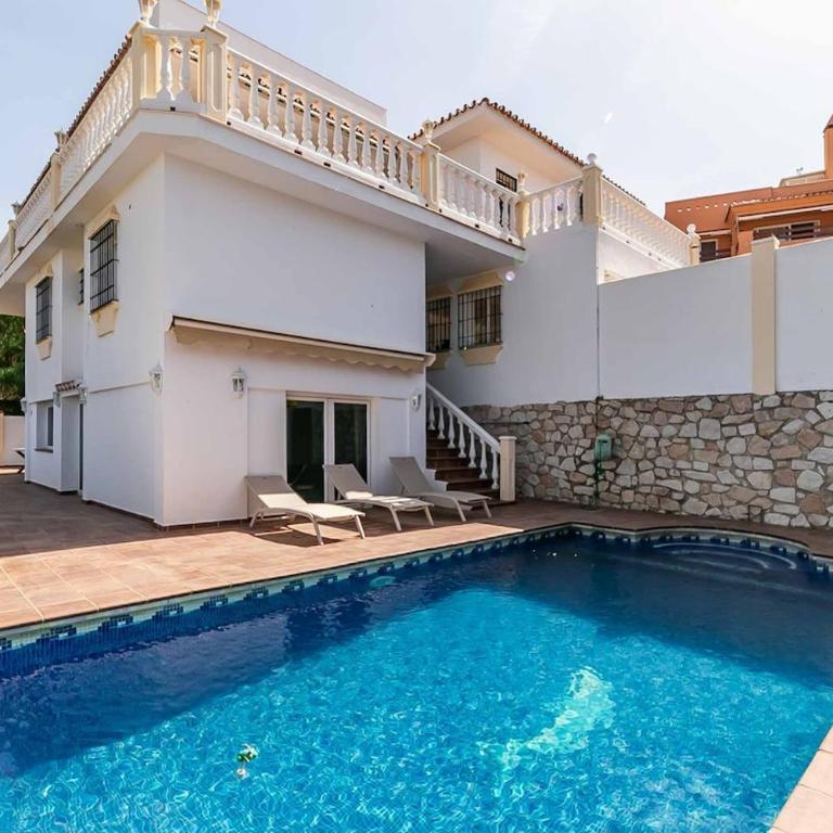 143 - Spacious Villa with Private Pool & Stunning Views - Villa - 2