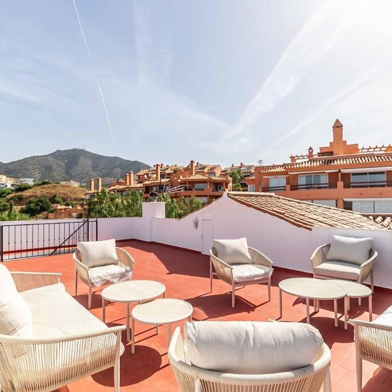 143 - Spacious Villa with Private Pool & Stunning Views - Villa - 52
