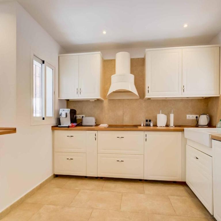 143 - Spacious Villa with Private Pool & Stunning Views - Villa - 10