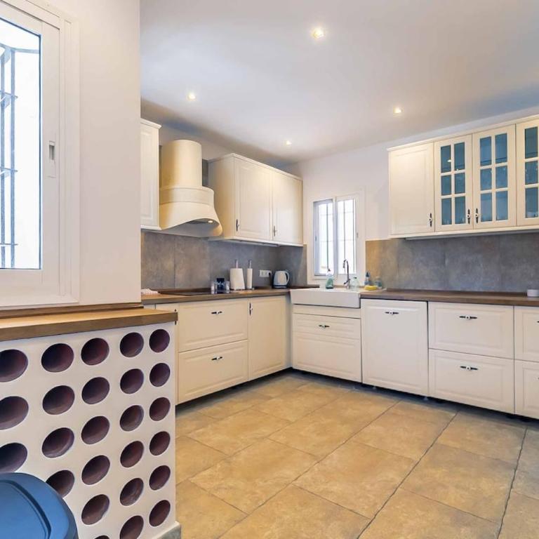 143 - Spacious Villa with Private Pool & Stunning Views - Villa - 9