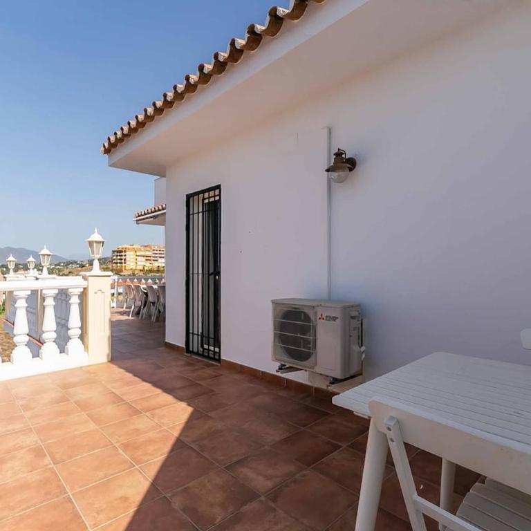 143 - Spacious Villa with Private Pool & Stunning Views - Villa - 79