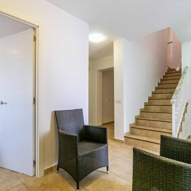 143 - Spacious Villa with Private Pool & Stunning Views - Villa - 37