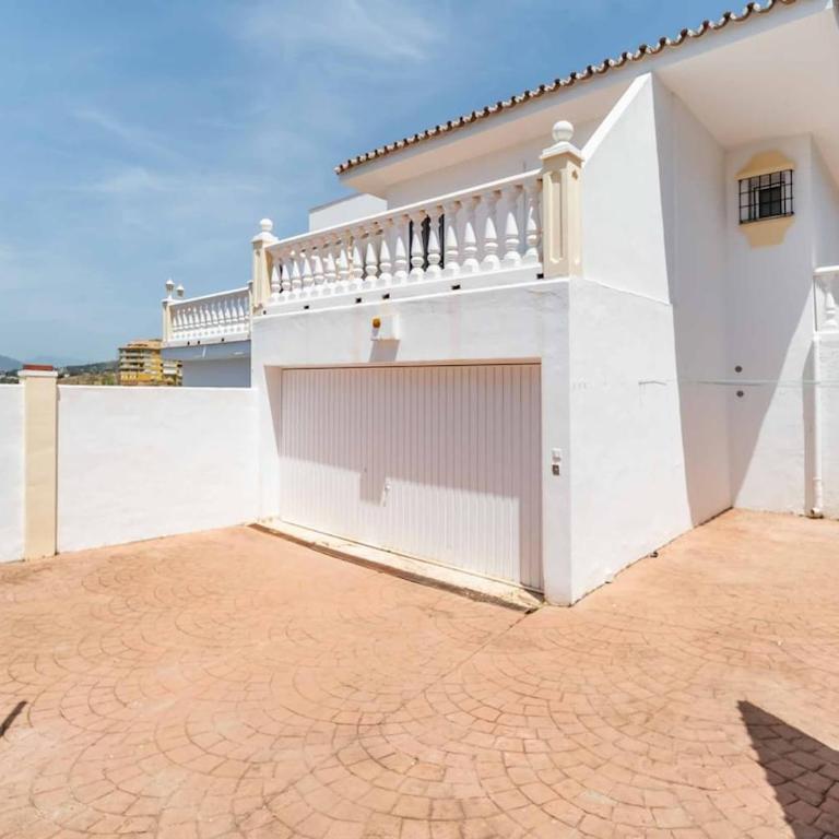 143 - Spacious Villa with Private Pool & Stunning Views - Villa - 85