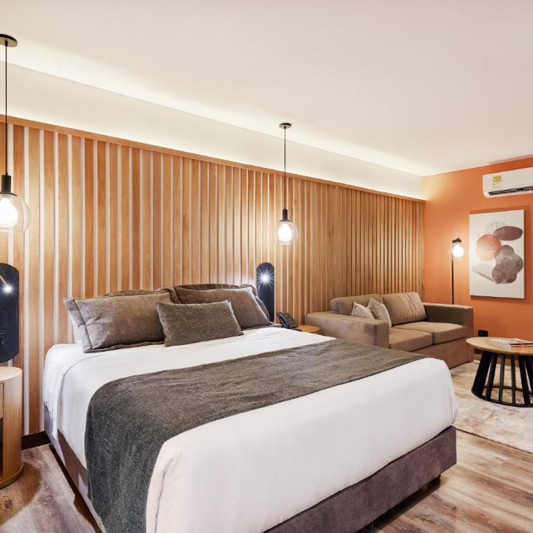 Blues Suites Medellín - Suite with Balcony - 5