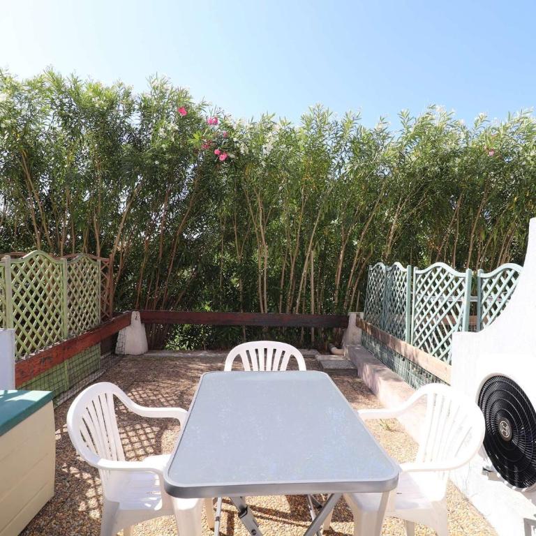 Studio Cabine avec terrasse ensoleillée, piscines, parking privé, à 500m de la plage - FR-1-307-133 - Studio - 1