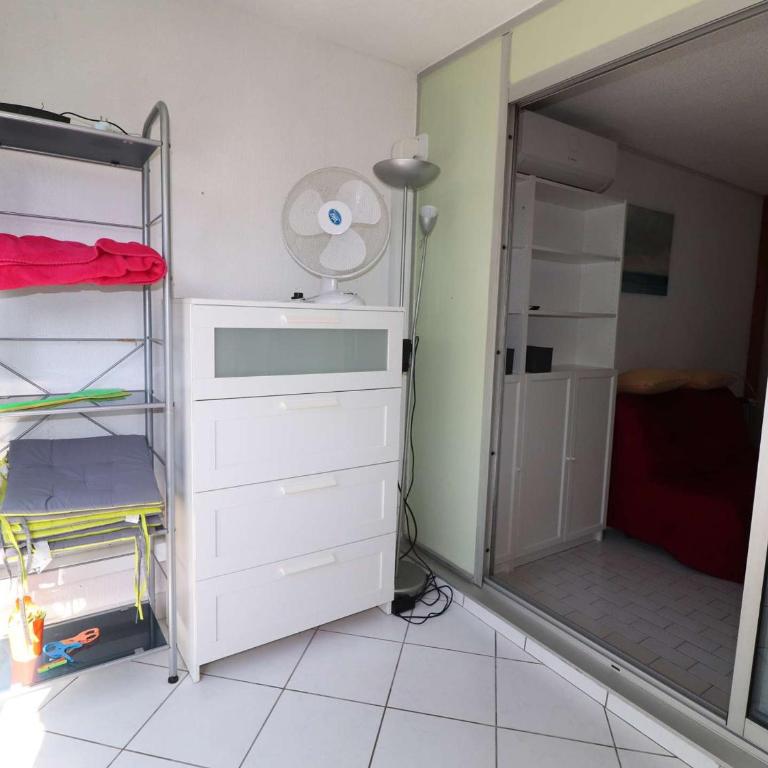 Studio Cabine avec terrasse ensoleillée, piscines, parking privé, à 500m de la plage - FR-1-307-133 - Studio - 3