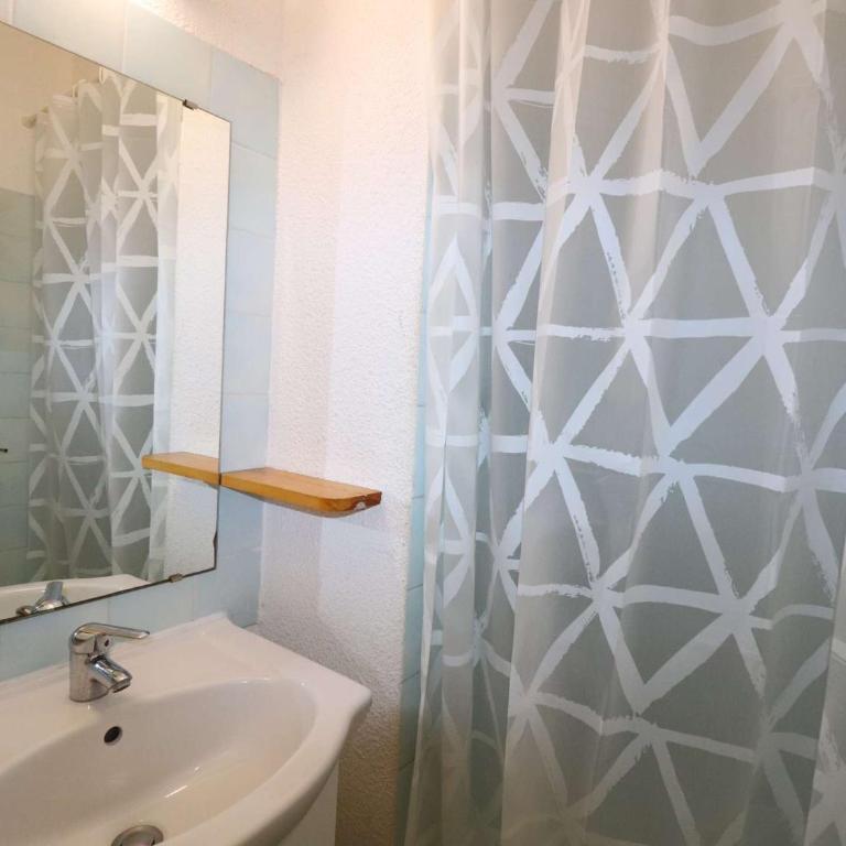 Studio Cabine avec terrasse ensoleillée, piscines, parking privé, à 500m de la plage - FR-1-307-133 - Studio - 11