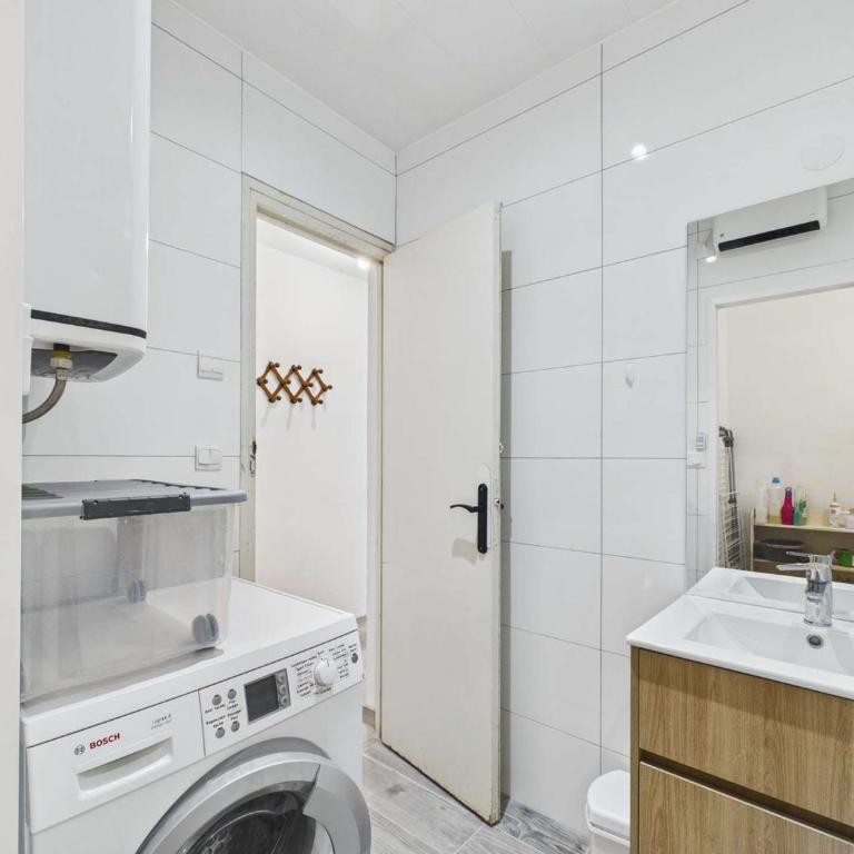Appartement 3 pièces proche plage et commerces, 6 couchages, balcon – Agde - Two-Bedroom Apartment - 15