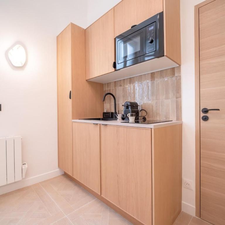 Cosy Flat by Quai d'Orsay, near Eiffel Tower - One-Bedroom Apartment - 4