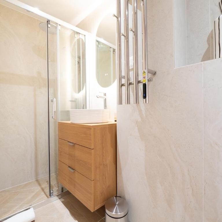 Cosy Flat by Quai d'Orsay, near Eiffel Tower - One-Bedroom Apartment - 8