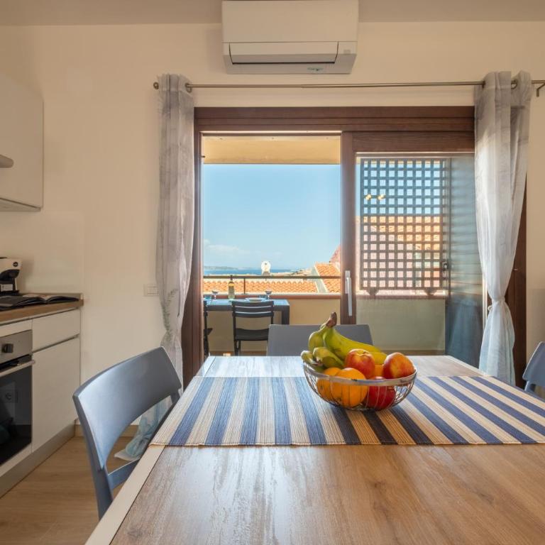 Terrazza Vista Mare - Vicino al Centro - Parcheggio - Appartamento con 2 Camere da Letto - 2