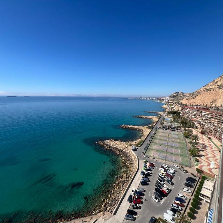 Stunning ocean views Totally refurbished Great terrace Direct access to the beach Air conditioner Wifi - Apartamento de 2 dormitorios - 16