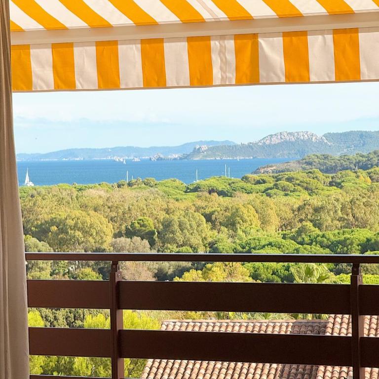 Appt cosy vue mer panoramique à Giens - Plages à pieds - Two-Bedroom Apartment - 3