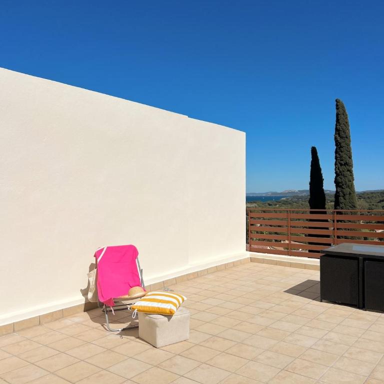 Appt cosy vue mer panoramique à Giens - Plages à pieds - Two-Bedroom Apartment - 45