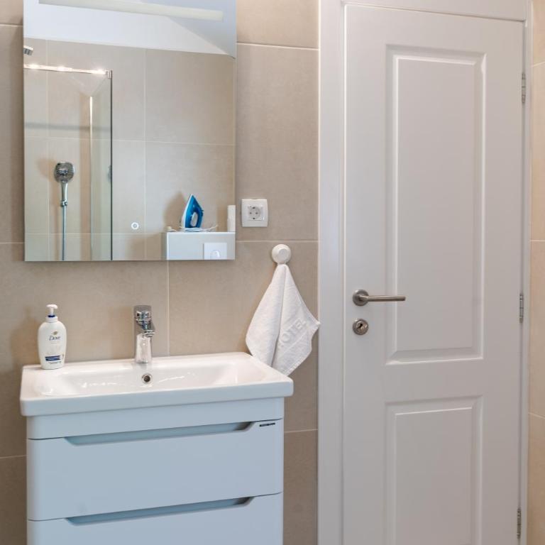Hill House Orahovac - Studio-Apartment mit Queensize-Bett - 14