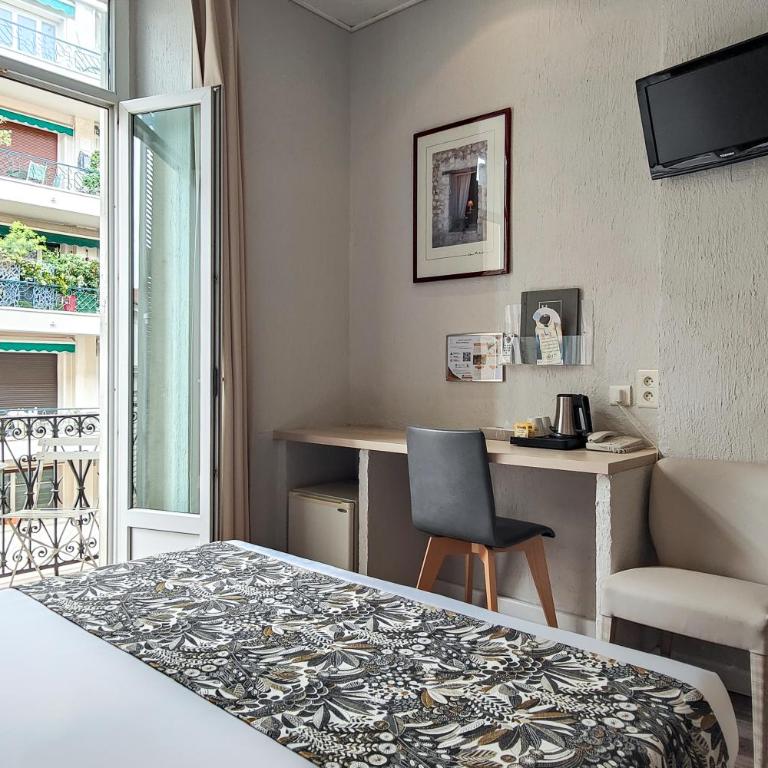 Hôtel Helvétique - Chambre Double avec Balcon - 5