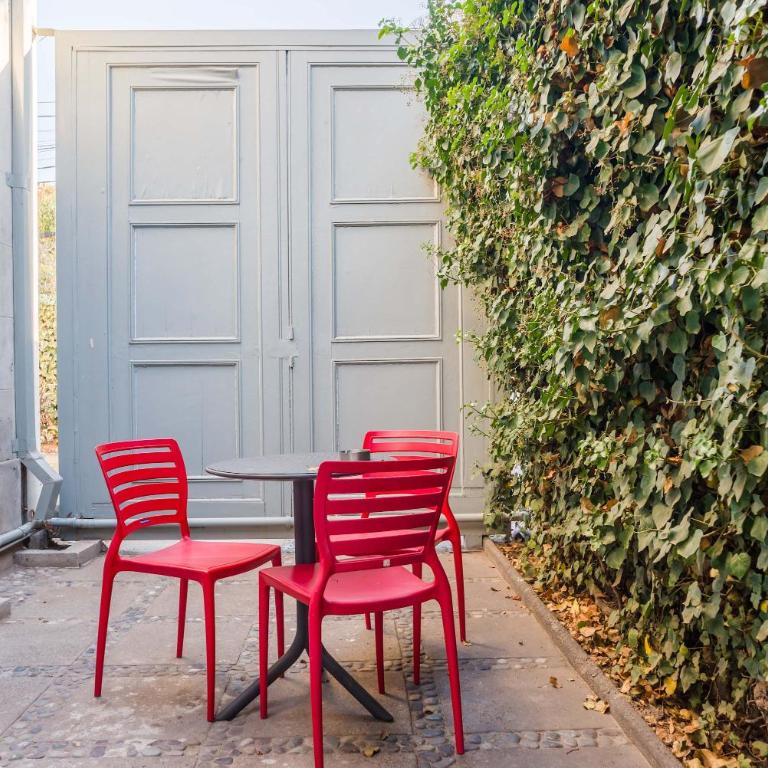 Bellavista Buzz Stylish 1BR Oasis Just Steps from the Metro - Studio - 5