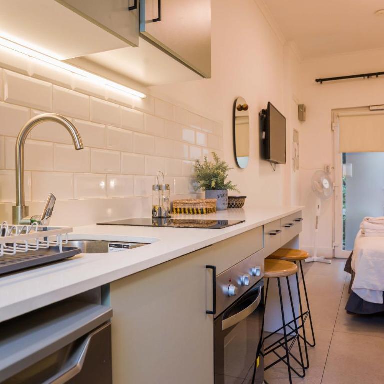 Bellavista Buzz Stylish 1BR Oasis Just Steps from the Metro - Studio - 7