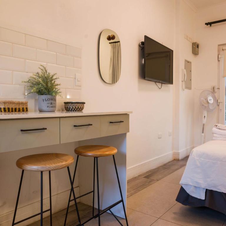 Bellavista Buzz Stylish 1BR Oasis Just Steps from the Metro - Studio - 14