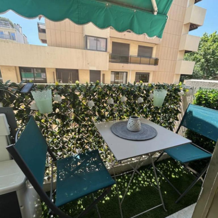 Charmant studio pour deux avec balcon à Antibes - Studio - 15