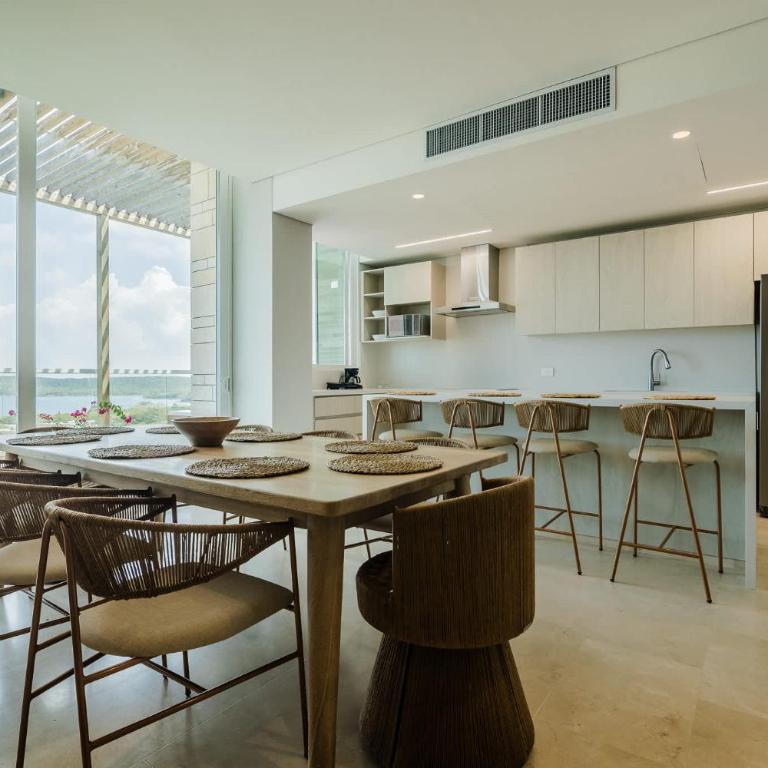Oceanfront Luxury with 3 Bedrooms Jacuzzi & balcony - Apartamento - 2
