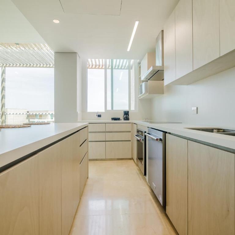 Oceanfront Luxury with 3 Bedrooms Jacuzzi & balcony - Apartamento - 13