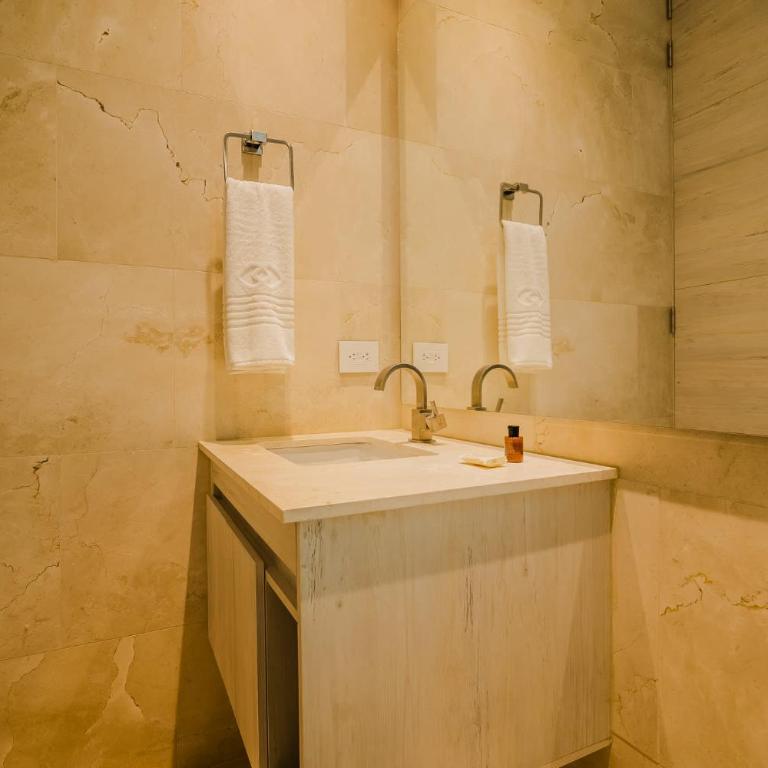 Oceanfront Luxury with 3 Bedrooms Jacuzzi & balcony - Apartamento - 18