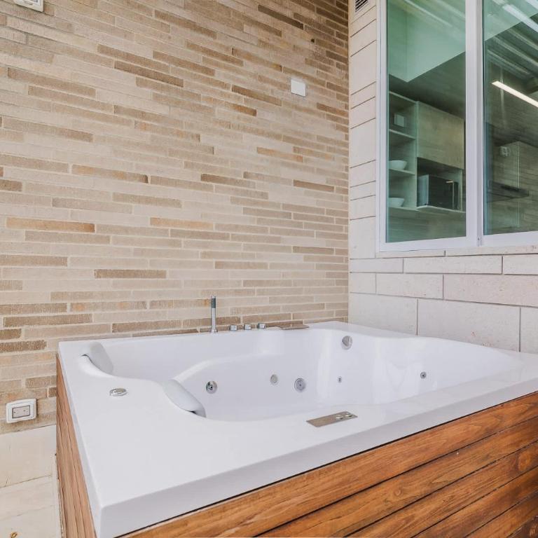 Oceanfront Luxury with 3 Bedrooms Jacuzzi & balcony - Apartamento - 36