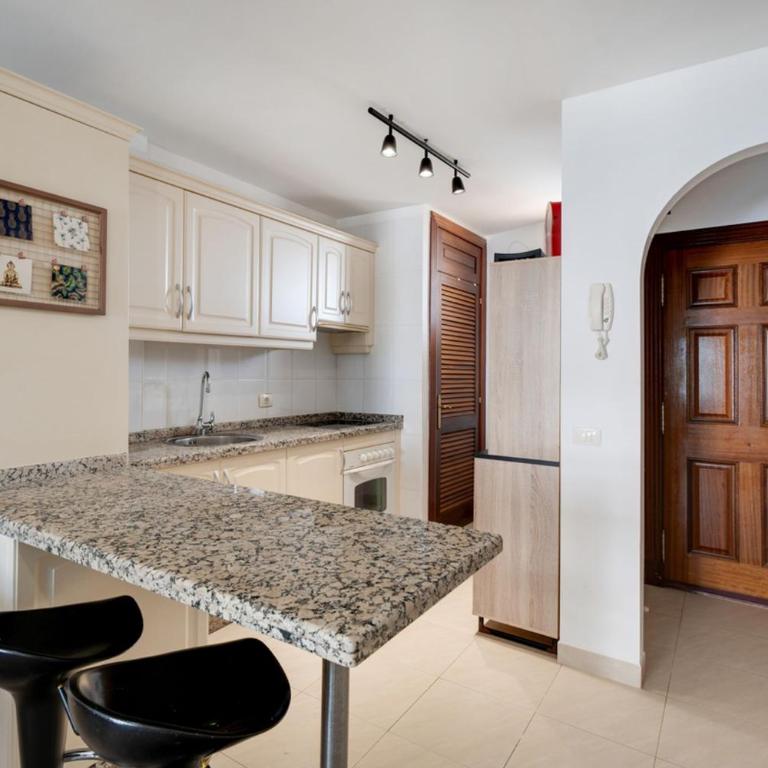 Charming 2-Bedroom Apartment with Ocean Views in Adeje - Apartamento - 8