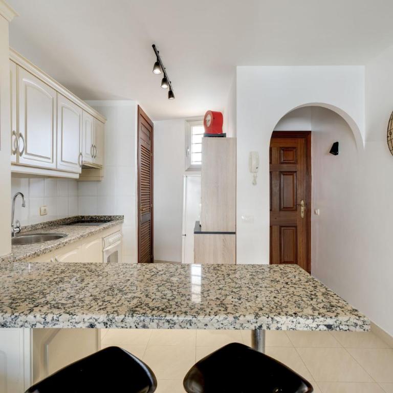Charming 2-Bedroom Apartment with Ocean Views in Adeje - Apartamento - 31