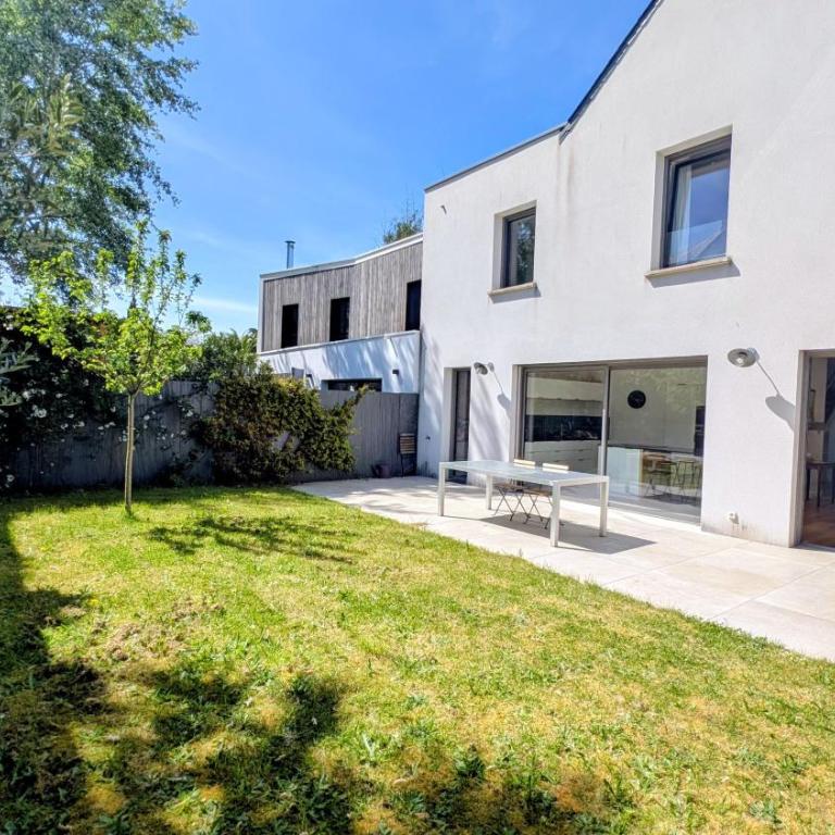 Vannes centre à pied grande villa familiale - Villa - 8