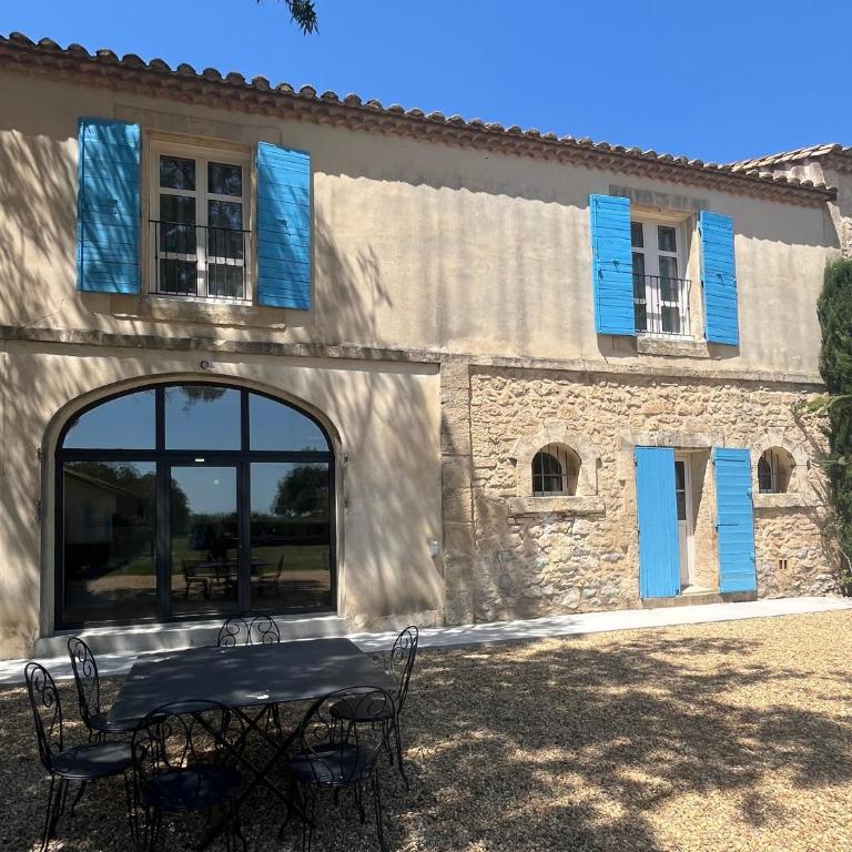 Les cavaliers, gîte avec piscine en Provence - Three-Bedroom House - 1